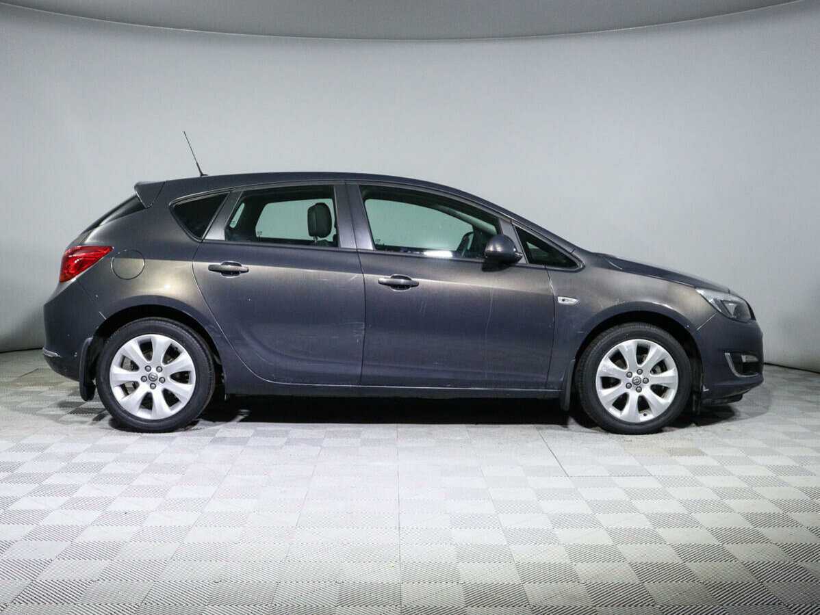 Opel Astra с пробегом — 2012 год. Фото: #3