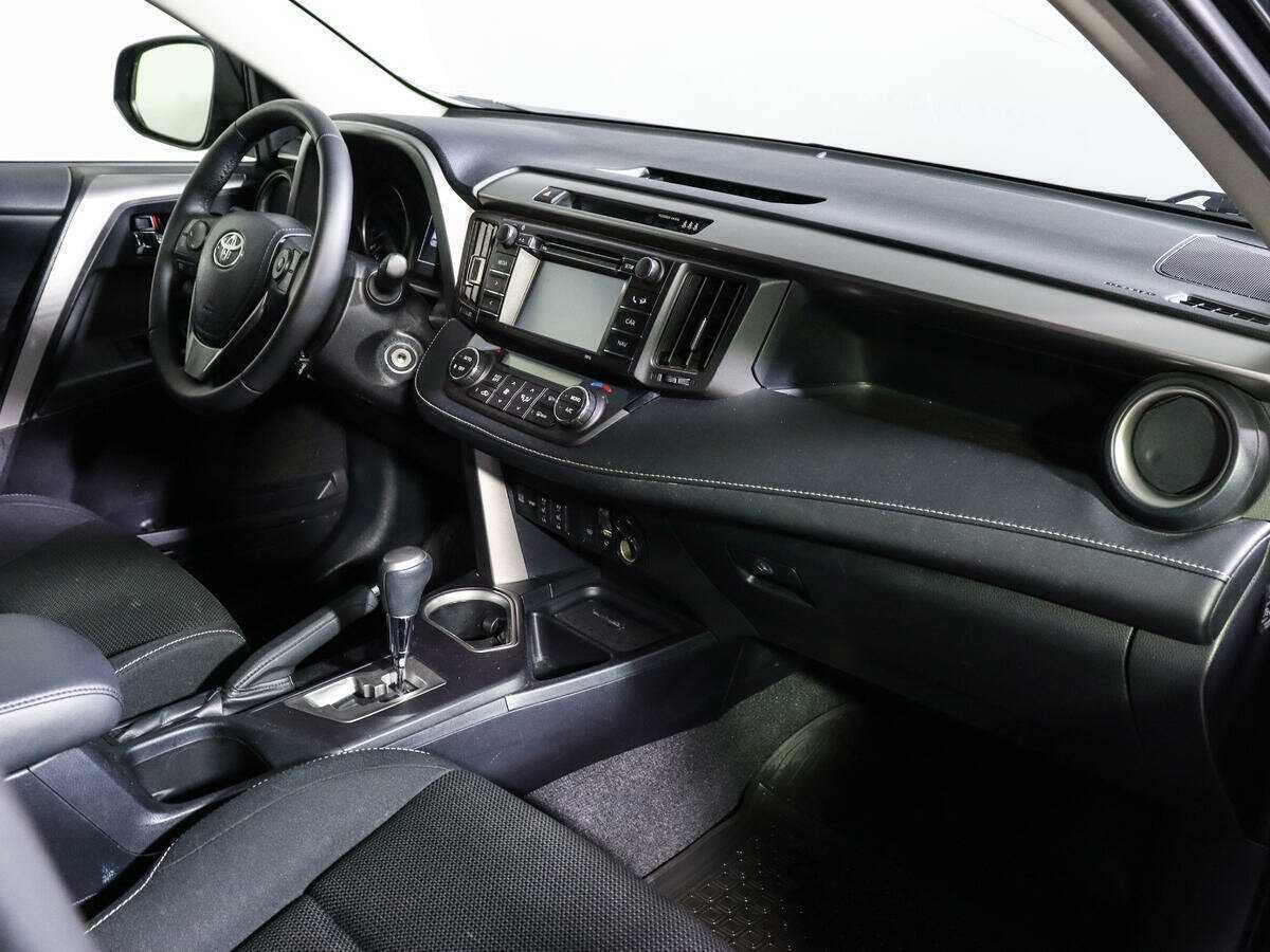 Toyota RAV4 с пробегом — 2015 год. Фото: #6