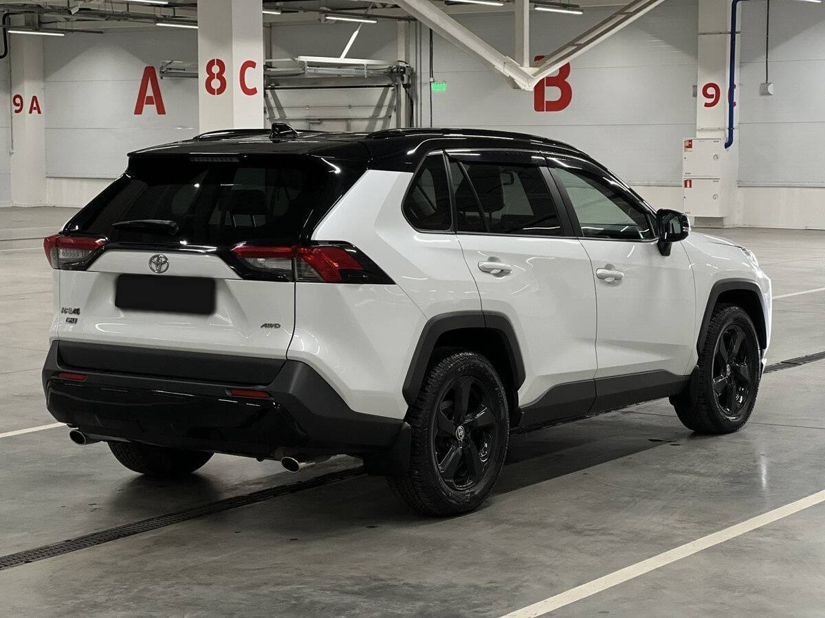 Toyota RAV4 с пробегом — 2021 год. Фото: #4