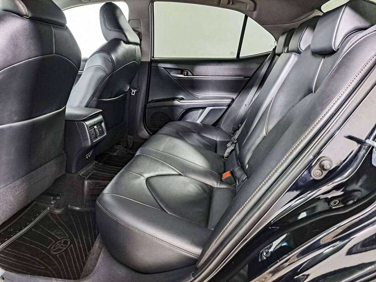 Toyota Camry с пробегом — 2018 год. Фото: #9