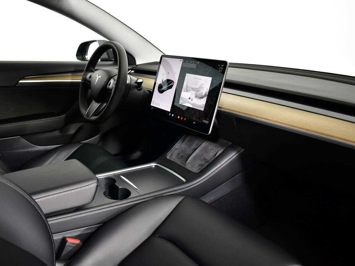 Tesla Model 3 с пробегом — 2021 год. Фото: #8