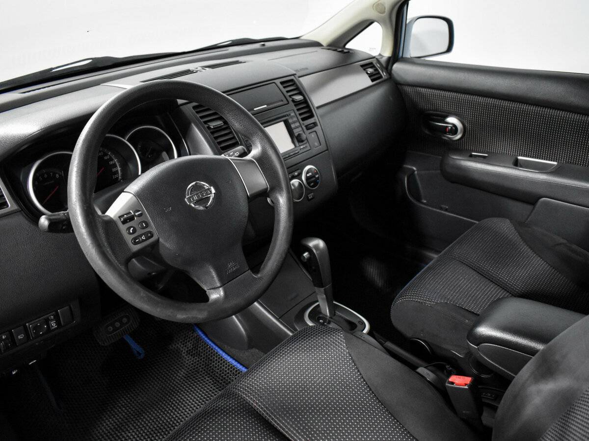 Nissan Tiida с пробегом — 2010 год. Фото: #8