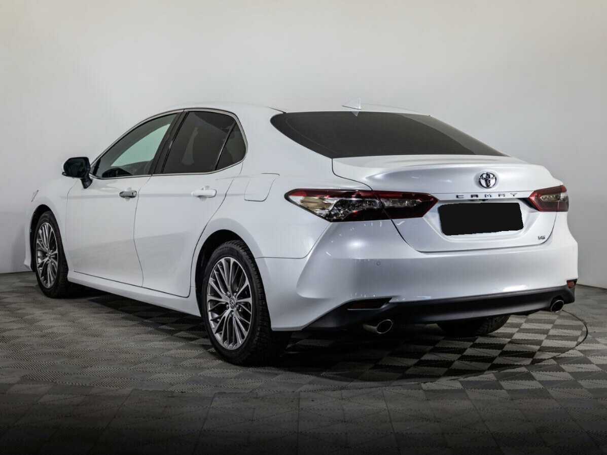 Toyota Camry с пробегом — 2018 год. Фото: #5