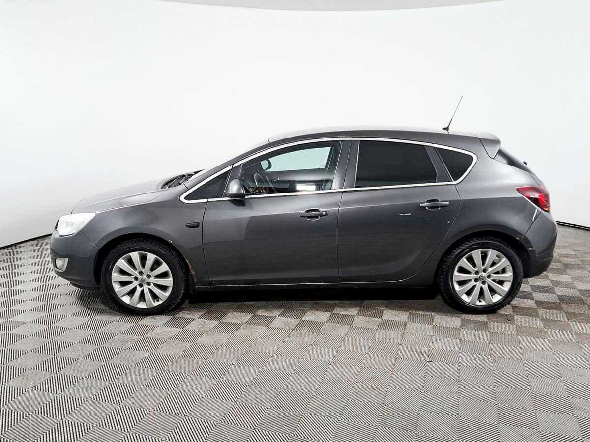 Opel Astra с пробегом — 2011 год. Фото: #7