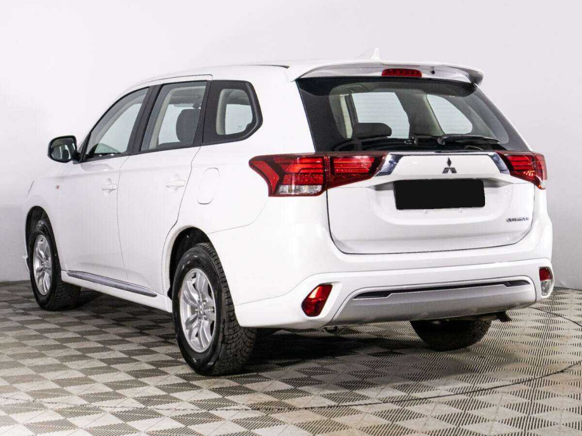 Mitsubishi Outlander с пробегом — 2022 год. Фото: #6