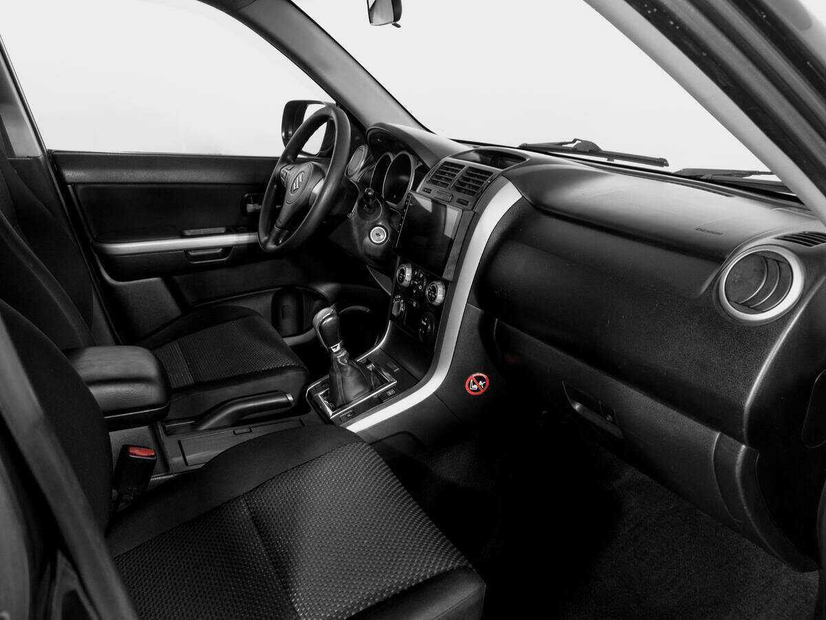 Suzuki Grand Vitara с пробегом — 2005 год. Фото: #8