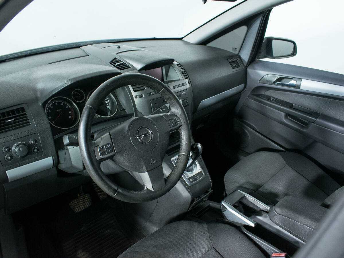 Opel Zafira с пробегом — 2007 год. Фото: #12