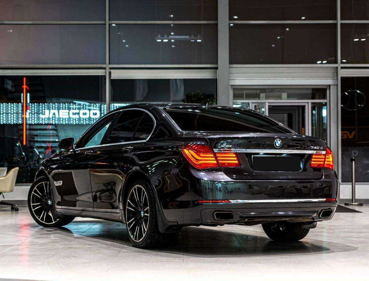 BMW 7 серии с пробегом — 2013 год. Фото: #3