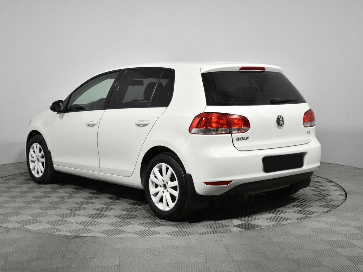 Volkswagen Golf с пробегом — 2010 год. Фото: #6