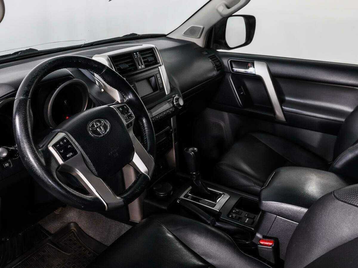 Toyota Land Cruiser Prado с пробегом — 2011 год. Фото: #8