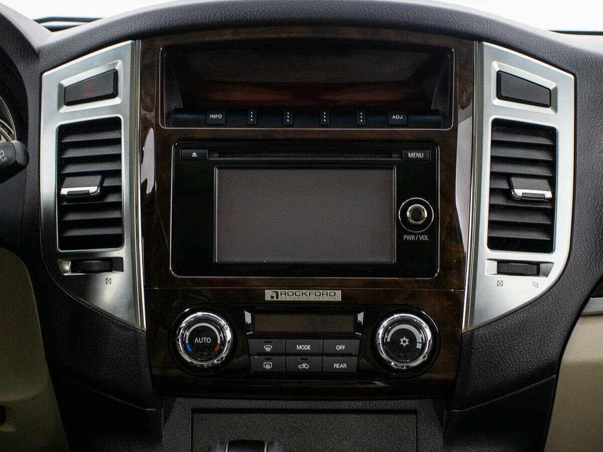 Mitsubishi Pajero с пробегом — 2020 год. Фото: #17