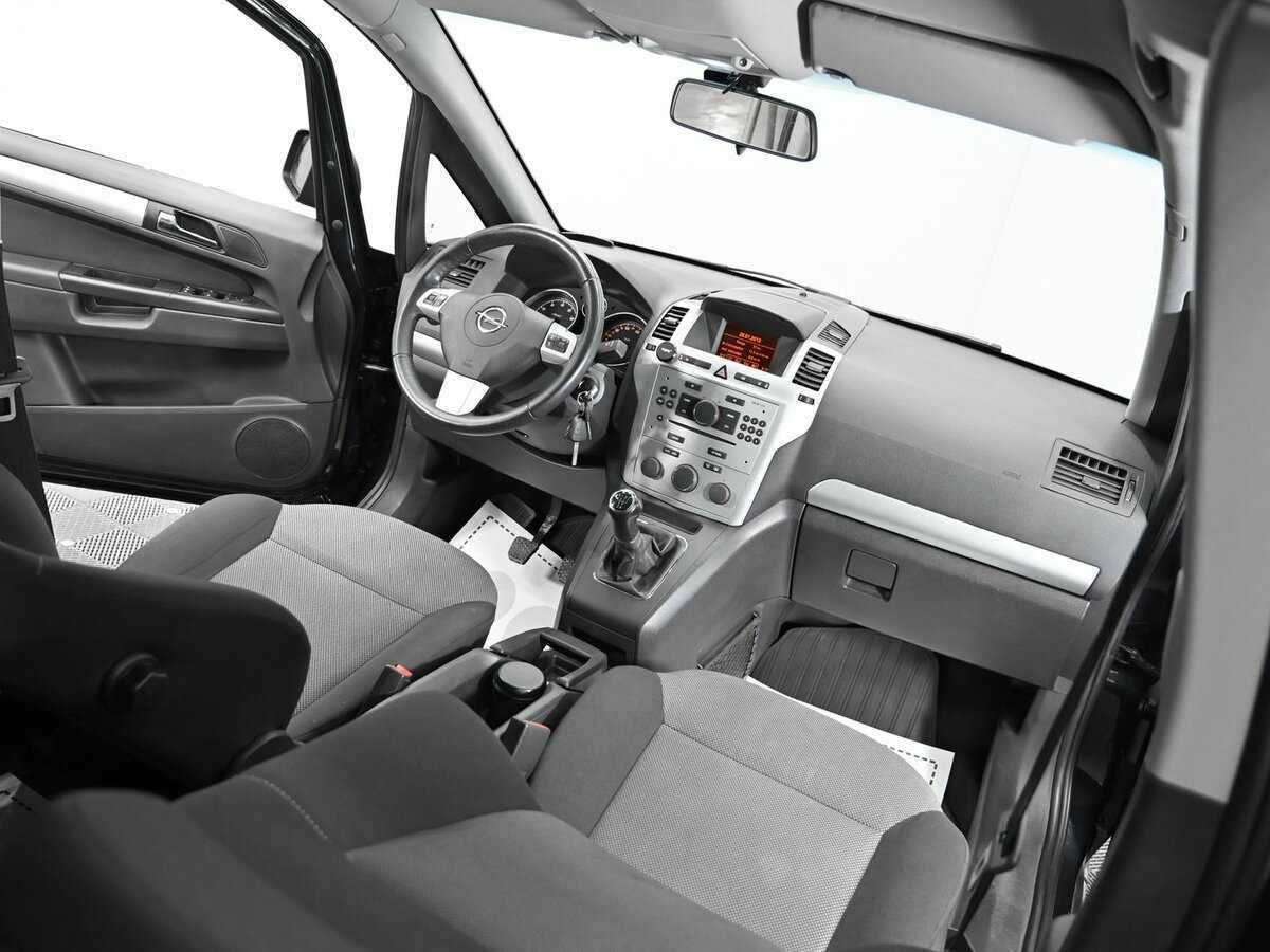 Opel Zafira с пробегом — 2012 год. Фото: #9