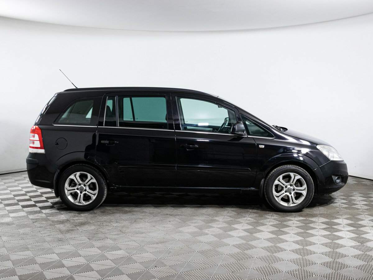 Opel Zafira с пробегом — 2010 год. Фото: #3
