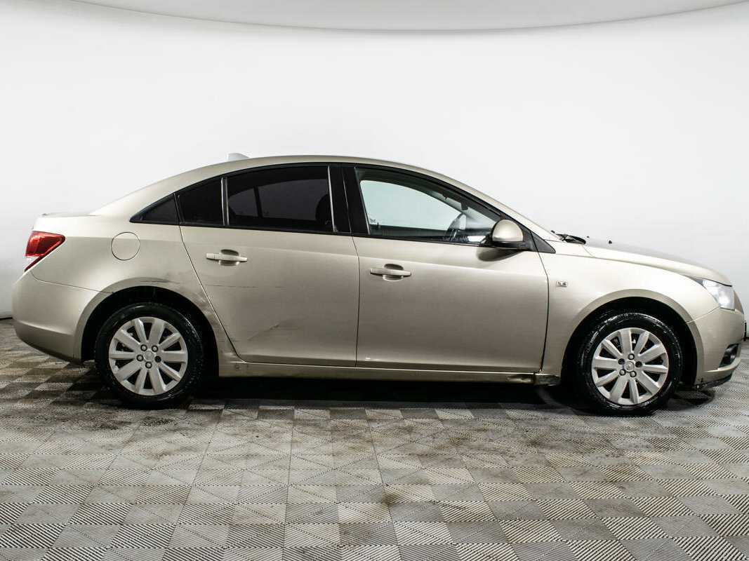 Chevrolet Cruze с пробегом — 2010 год. Фото: #3