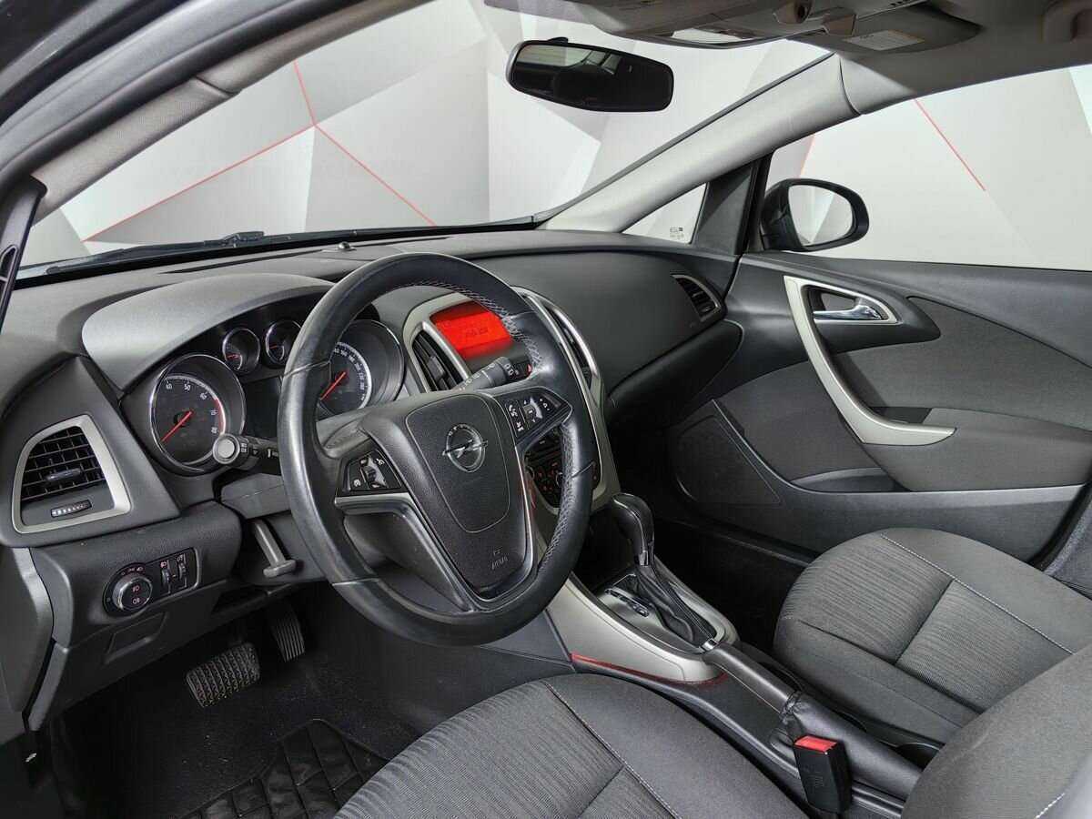 Opel Astra с пробегом — 2011 год. Фото: #13