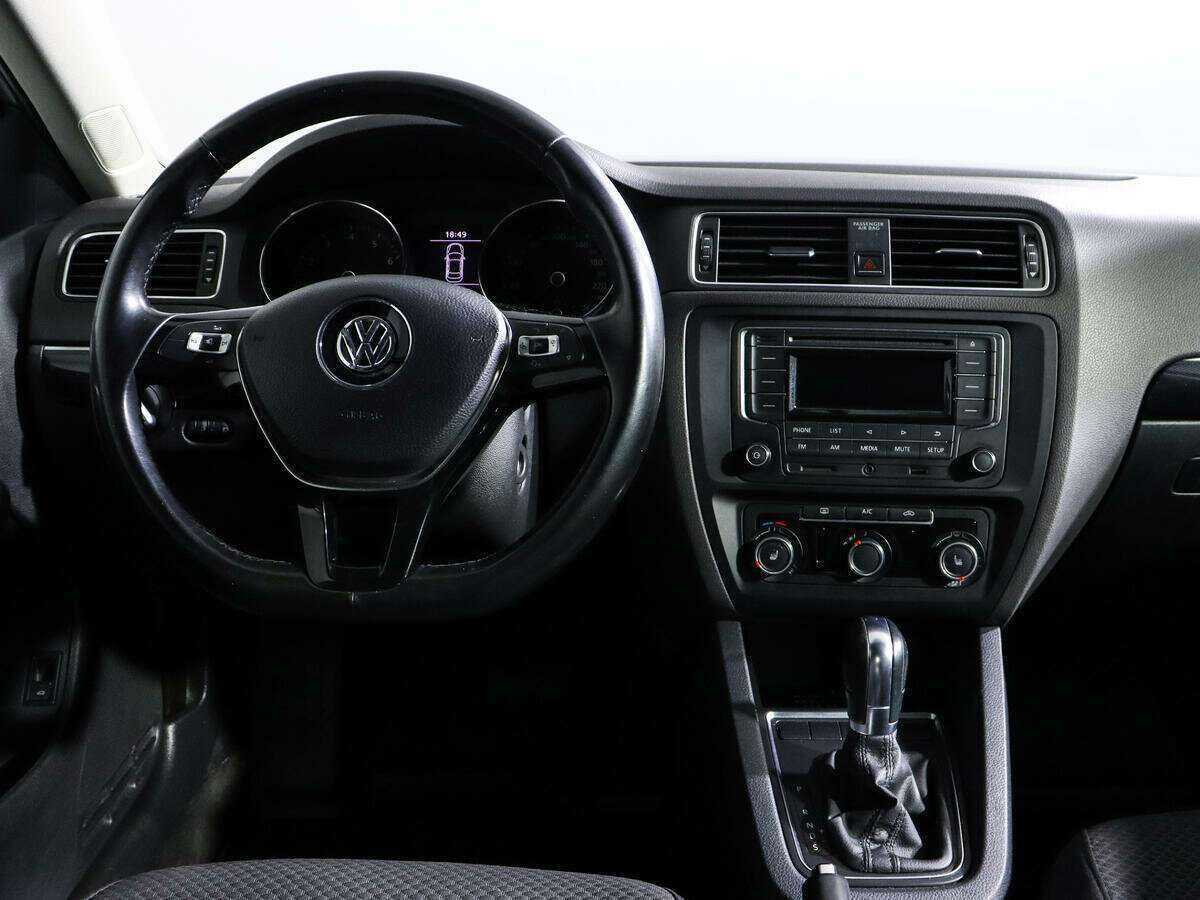 Volkswagen Jetta с пробегом — 2016 год. Фото: #10