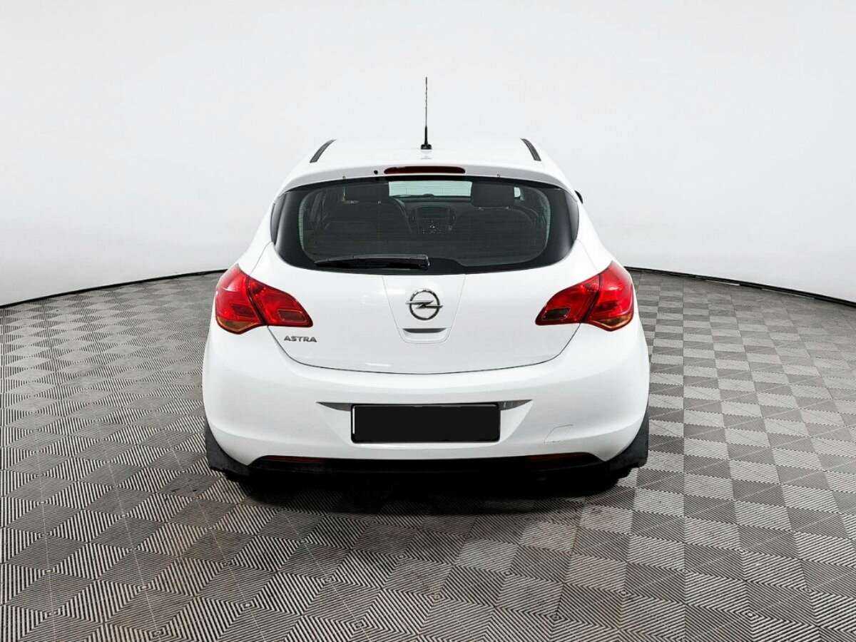 Opel Astra с пробегом — 2011 год. Фото: #5