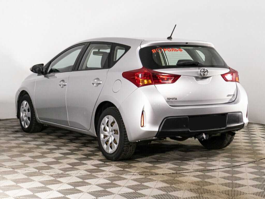 Toyota Auris с пробегом — 2013 год. Фото: #6