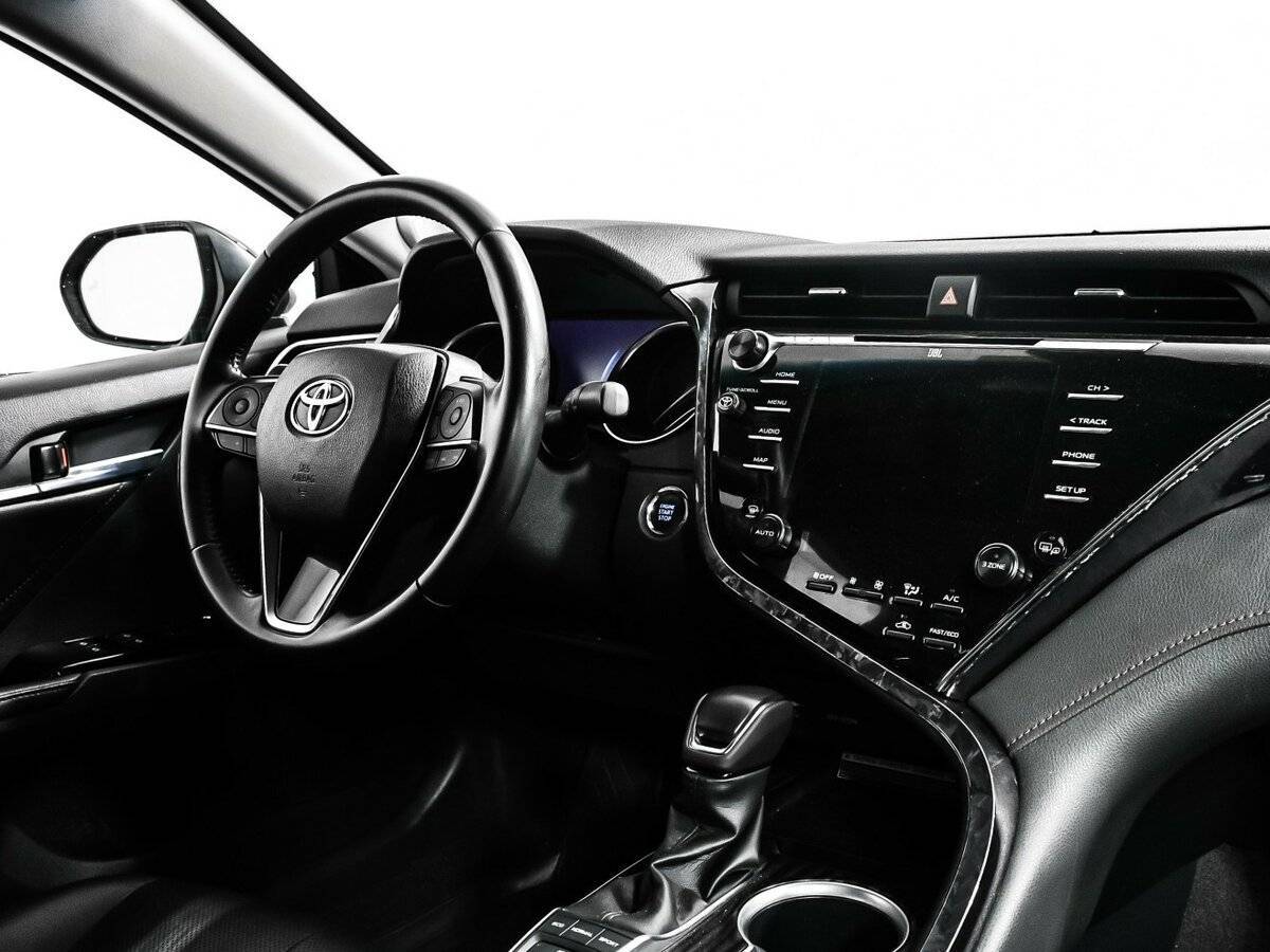 Toyota Camry с пробегом — 2018 год. Фото: #8