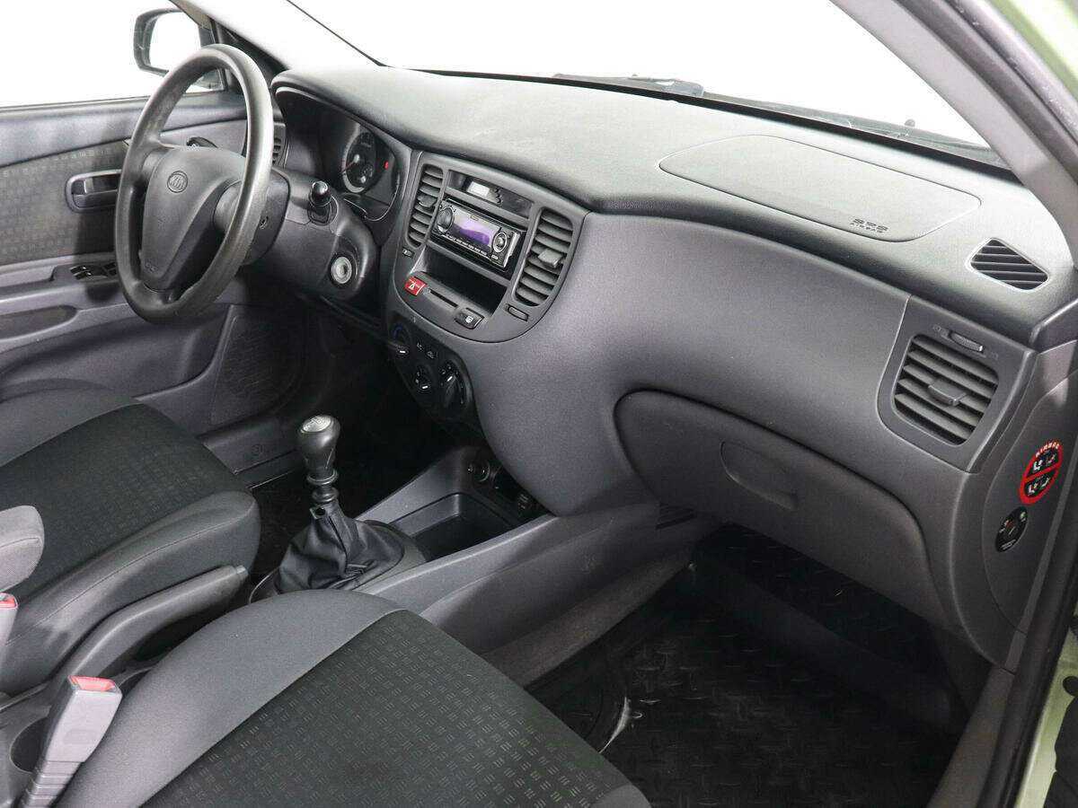 Kia Rio с пробегом — 2006 год. Фото: #5