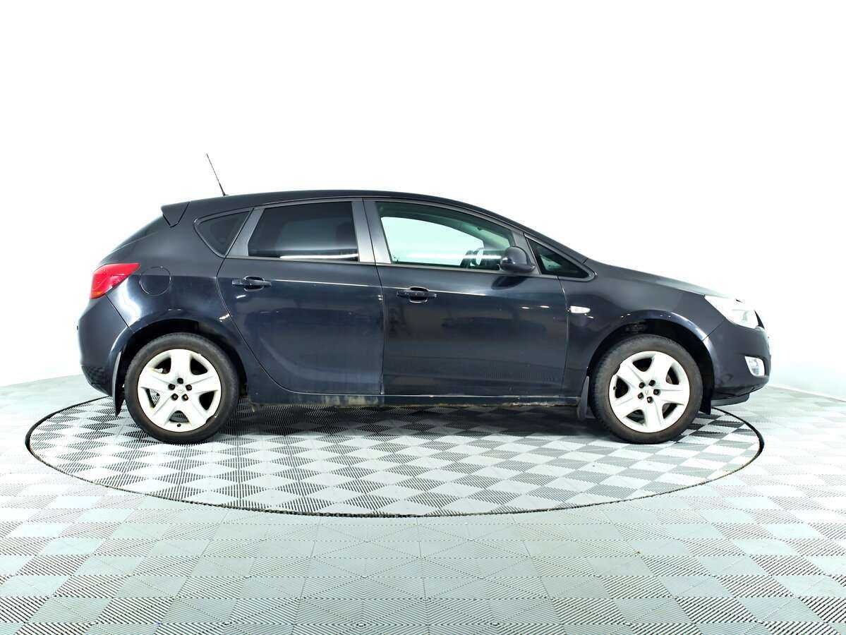 Opel Astra с пробегом — 2011 год. Фото: #3