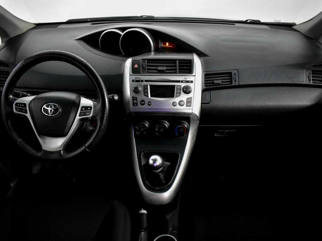 Toyota Verso с пробегом — 2010 год. Фото: #14