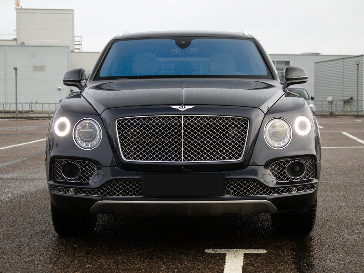 Bentley Bentayga с пробегом — 2016 год. Фото: #1