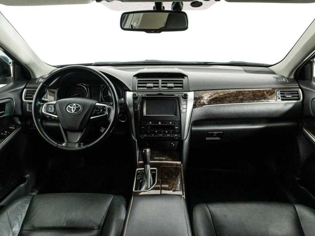 Toyota Camry с пробегом — 2016 год. Фото: #12