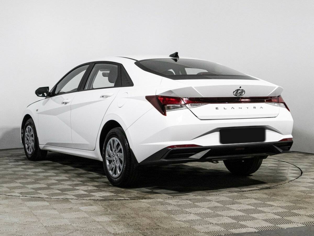 Hyundai Elantra с пробегом — 2021 год. Фото: #6