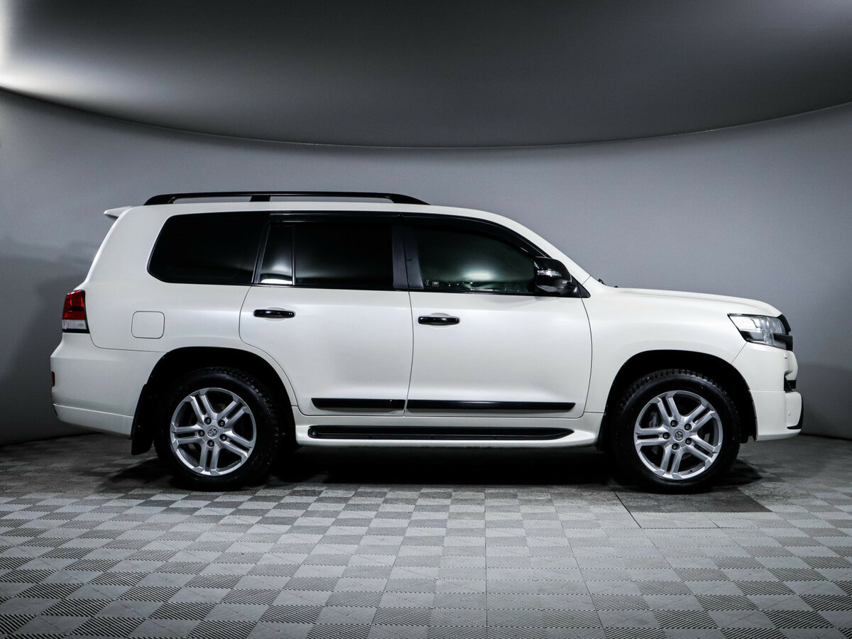 Toyota Land Cruiser с пробегом — 2018 год. Фото: #3