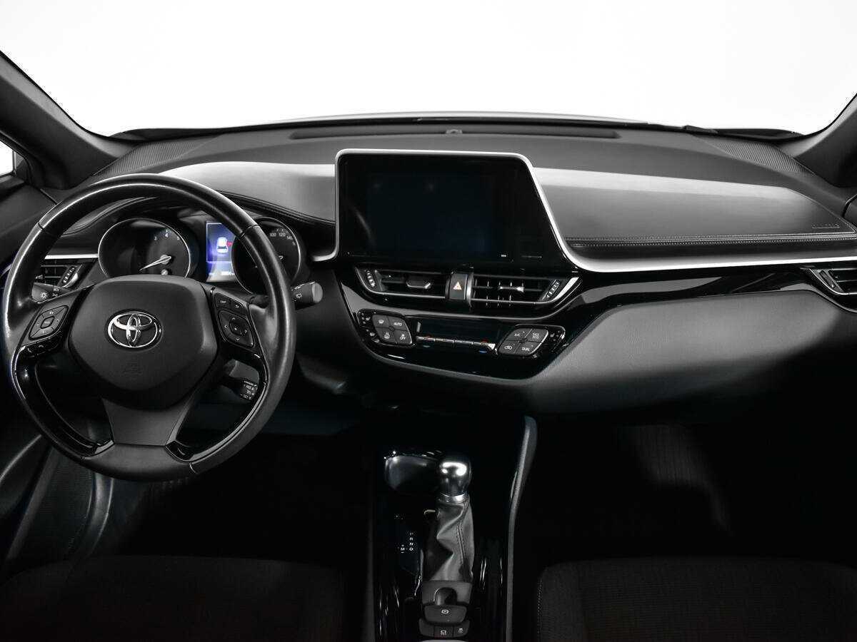 Toyota C-HR с пробегом — 2019 год. Фото: #11