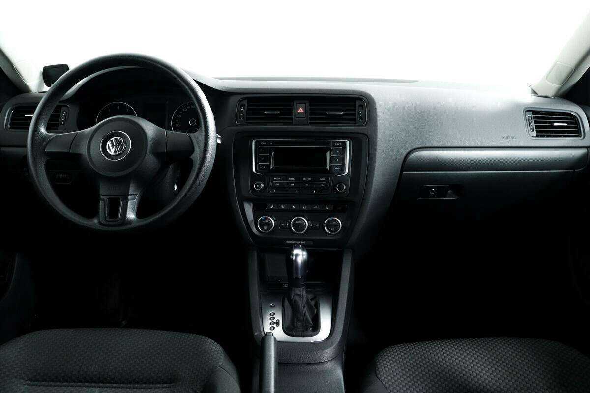 Volkswagen Jetta с пробегом — 2014 год. Фото: #10
