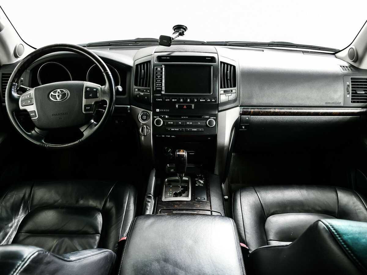 Toyota Land Cruiser с пробегом — 2011 год. Фото: #10