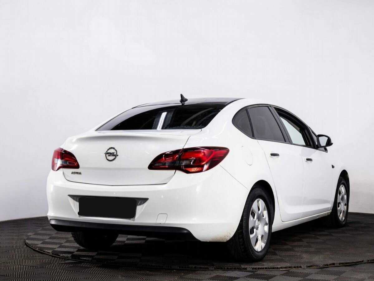 Opel Astra с пробегом — 2013 год. Фото: #5