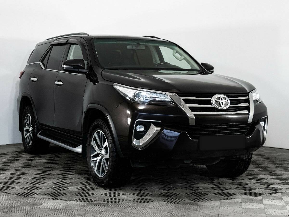 Toyota Fortuner с пробегом — 2018 год. Фото: #3