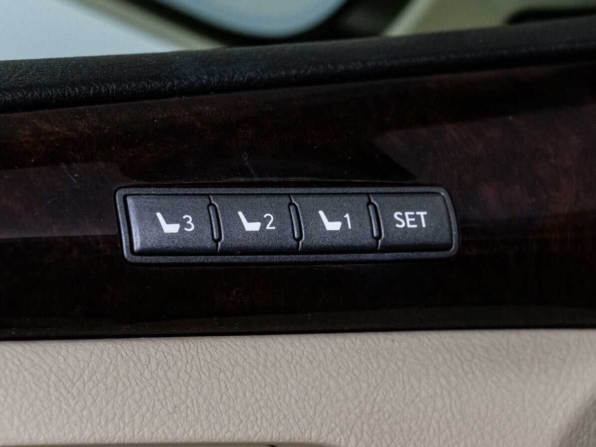 Lexus LX с пробегом — 2008 год. Фото: #25