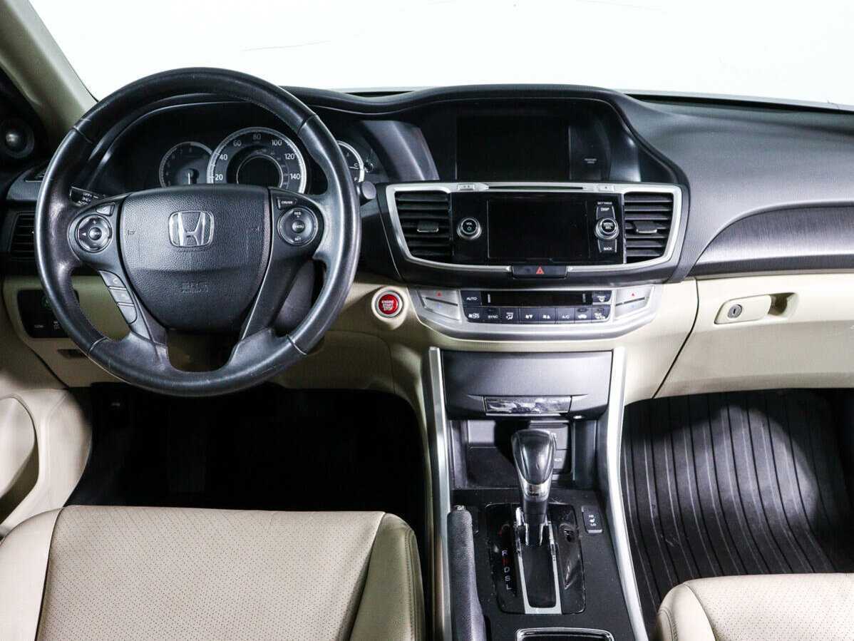 Honda Accord с пробегом — 2012 год. Фото: #10