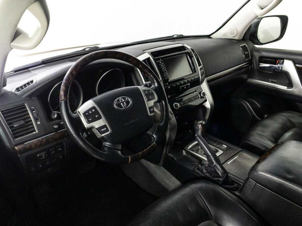 Toyota Land Cruiser с пробегом — 2014 год. Фото: #8