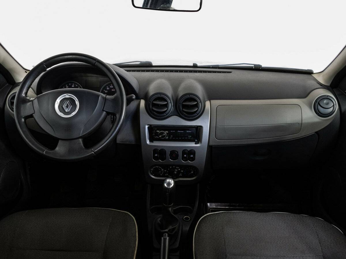 Renault Logan с пробегом — 2012 год. Фото: #7