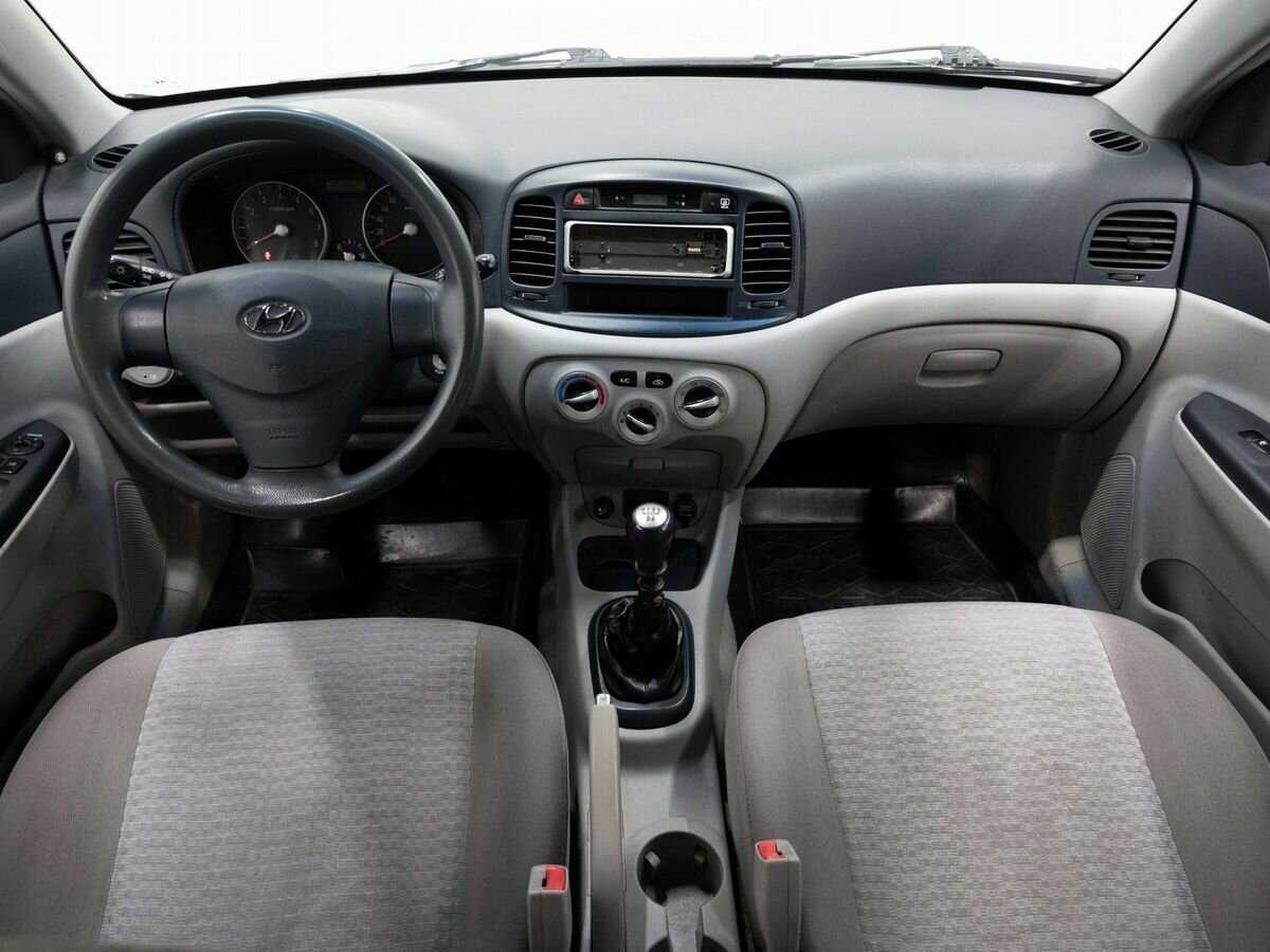 Hyundai Verna с пробегом — 2006 год. Фото: #12