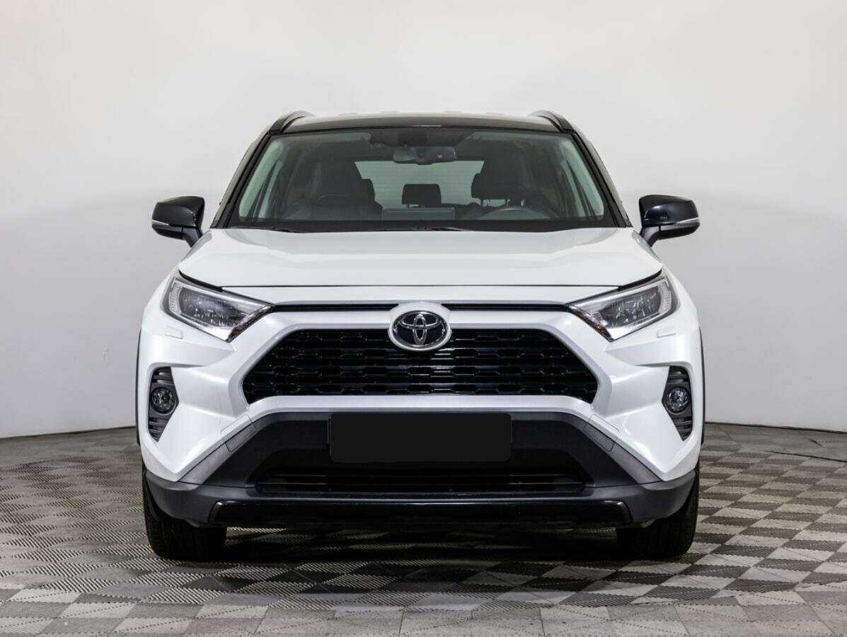 Toyota RAV4 с пробегом — 2020 год. Фото: #1