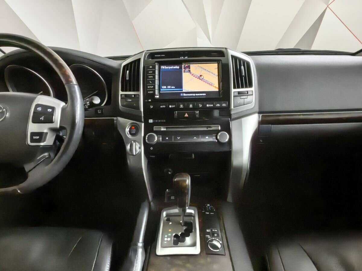 Toyota Land Cruiser с пробегом — 2015 год. Фото: #10