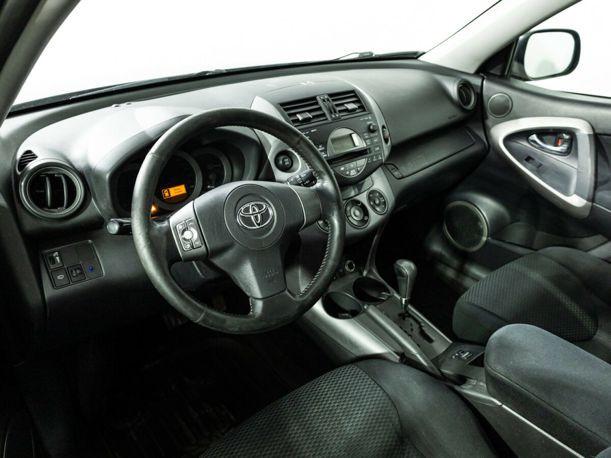 Toyota RAV4 с пробегом — 2008 год. Фото: #9
