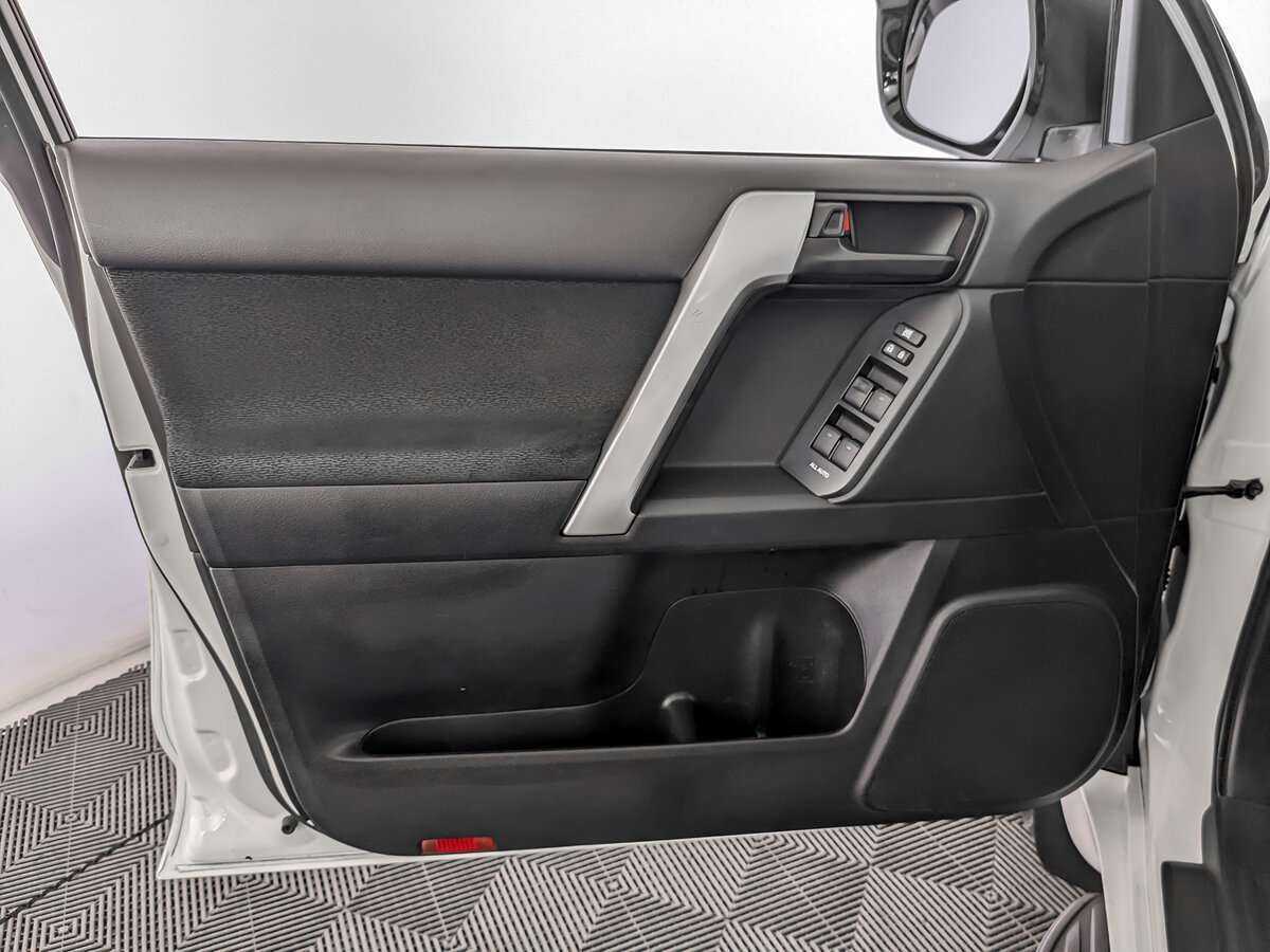 Toyota Land Cruiser Prado с пробегом — 2019 год. Фото: #14