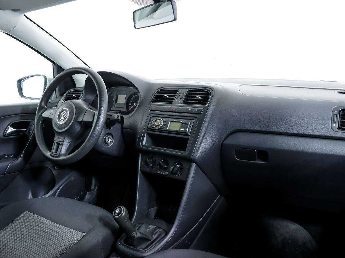 Volkswagen Polo с пробегом — 2011 год. Фото: #8
