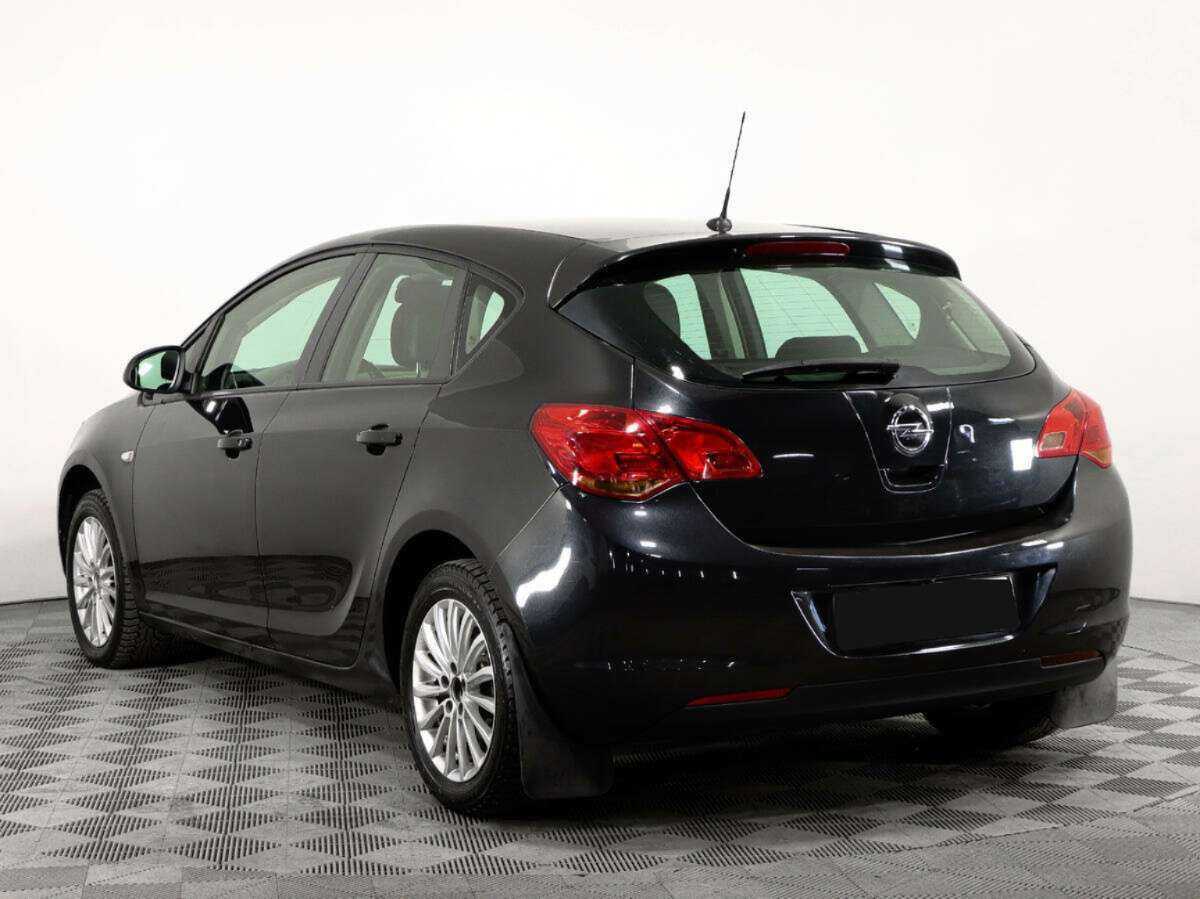 Opel Astra с пробегом — 2011 год. Фото: #6