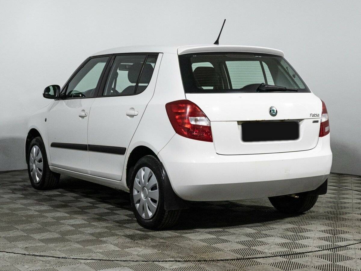 Skoda Fabia с пробегом — 2011 год. Фото: #6