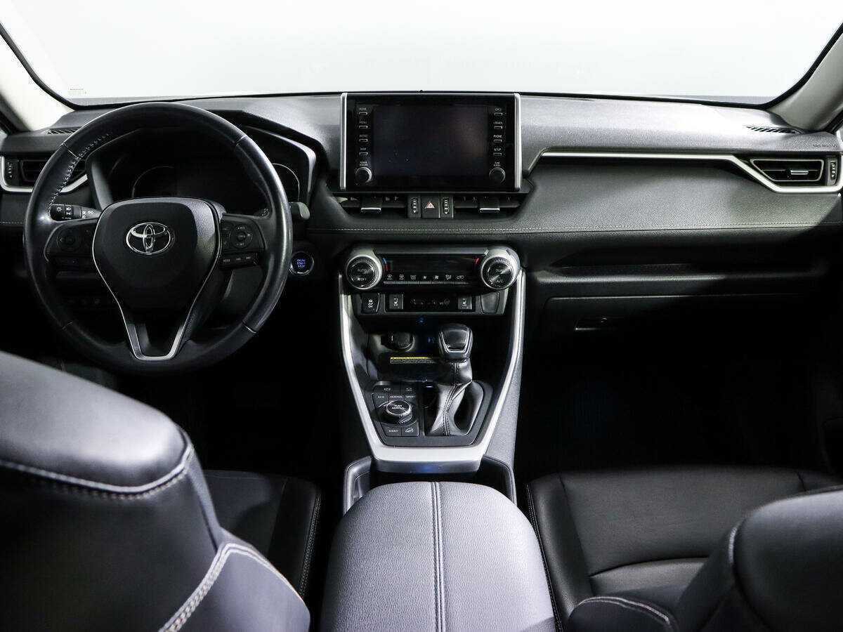 Toyota RAV4 с пробегом — 2020 год. Фото: #9