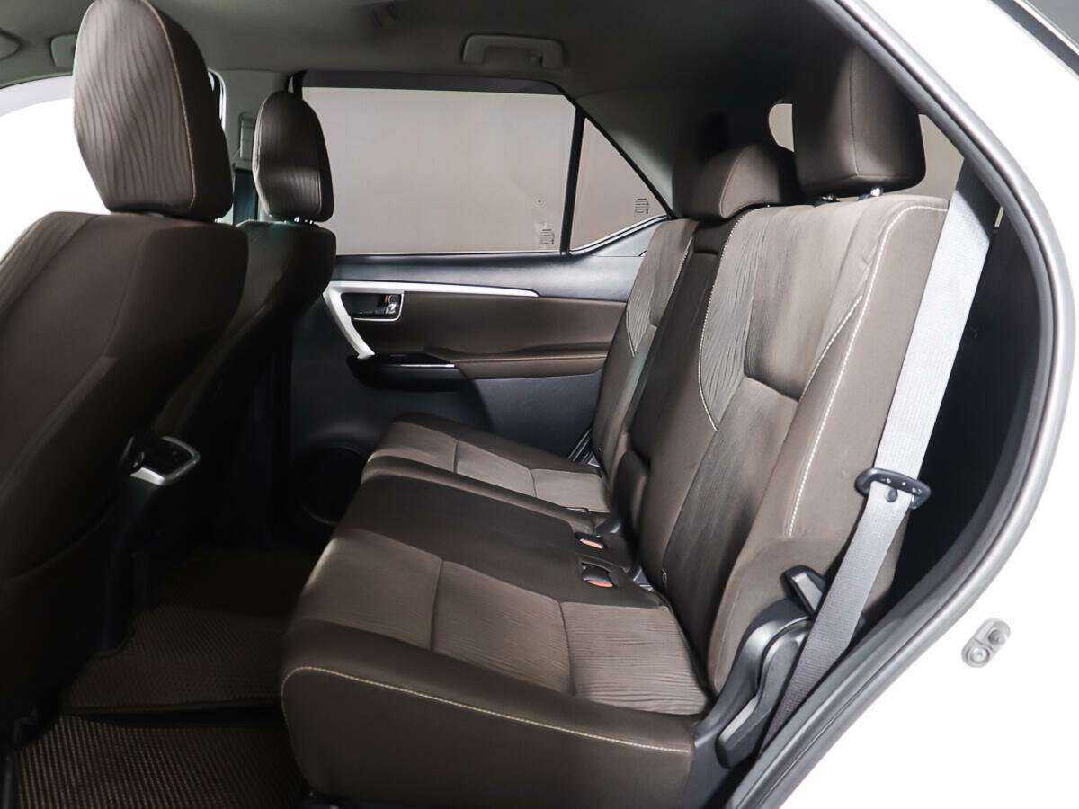 Toyota Fortuner с пробегом — 2017 год. Фото: #8