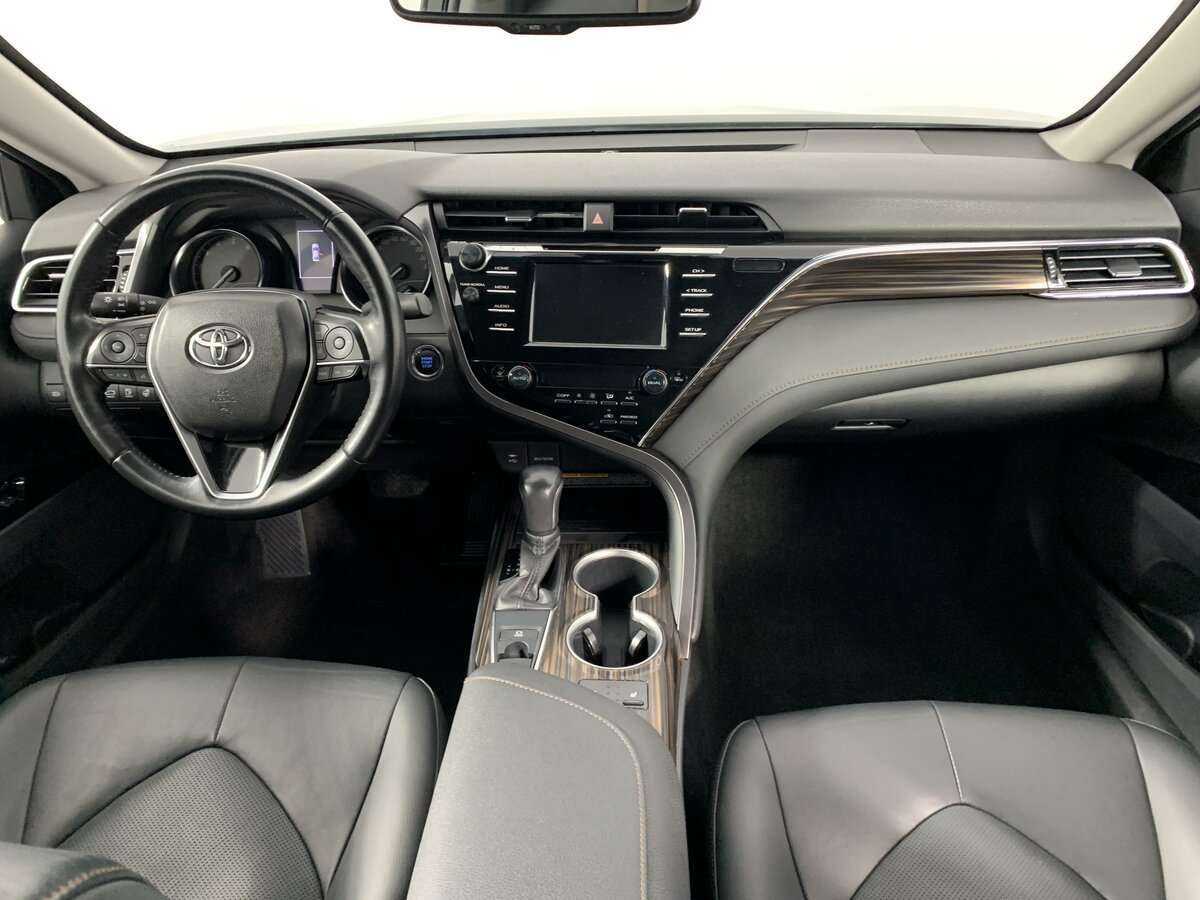 Toyota Camry с пробегом — 2019 год. Фото: #11